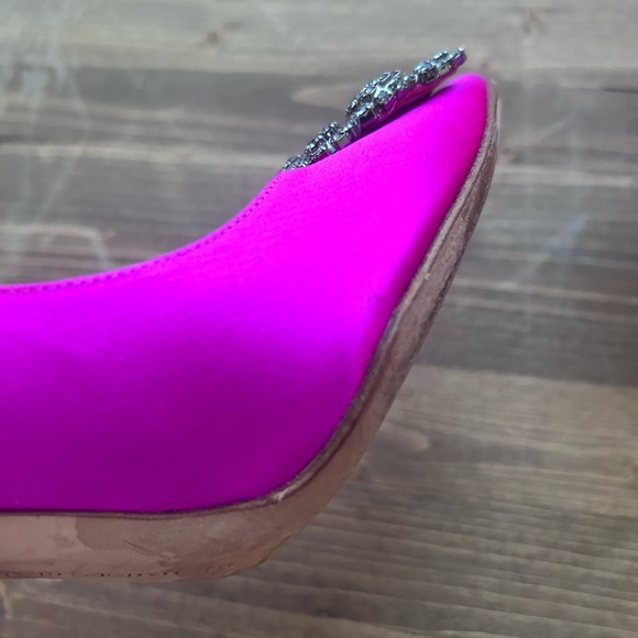 MANOLO BLAHNIK “HANGISI” Fuchsia Satin Jewel Buckle Pumps-Size 6 (AUTHENTICATED) - Picture 4 of 16
